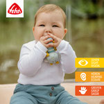 Baby spielt mit Fehn Mini-Rassel Drache