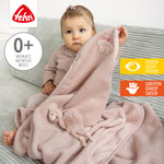 Baby mit Kuscheldecke Flamingo von Fehn