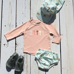 LÄSSIG Splash & Fun Kollektion mit Sonnehut UV-Shirt, Schwimmwindel und Sneakers
