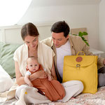 Eltern mit Baby im Schlafsack von LÄSSIG
