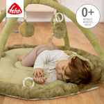 Baby auf der 3D-Aktivitätsdecke Chamäleon