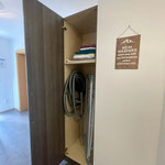Flur, Schrank mit Reinigungsutensilien, Fewo Horberg, Apart Rauch, Zillertal