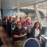 Bequem mit dem Boot auf der Spree in die Nacht