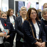 Mit vor Ort, Oberin Mary-Ann Bauer mit eine Gruppe von Teilnehmerinnen aus der Schwesternschaft Nürnberg, VdS / Holger Groß 