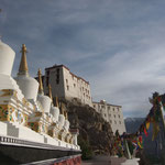 仏塔と僧院