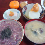 お祝いの朝食　小豆粥・ゆず味噌大根・ゴマ豆腐・みのぶ饅頭