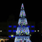 Und dazu am Platz San Antonio (unterhalb der Straße) der passende Weihnachtsbaum. Dort ist auch ein Miniweihnachtsmarkt mit ca. 6 Ständen