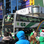 St. Patrick's Parade (GO Bus ist der Bus, mit dem wir z.B. immer nach Toronto rein fahren)