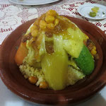 Unser Mittagessen in Fés: Couscous mit Hühnchen und Gemüse
