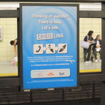 Ja, es gibt sehr viel Suicide bei den U-Bahnen... ich frage mich nur, ob diese Plakate wirklich dagegen helfen?!