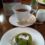 抹茶のロールケーキにも、ケニア紅茶がよく合います。
