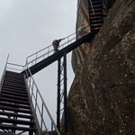 Die Treppen für die Touristen - spektakulär in/an den Felsen montiert...
