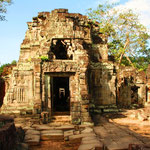 Erst im Jahre 1860 geriet die "verlorene Stadt" Angkor wieder in den Mittelpunkt europäischer Forscher. Die Forschungsarbeiten wurden vor allem durch französische Archäologen durchgeführt.