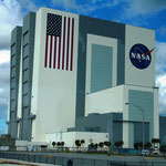 Das Vehicle Assembly Building (VAB, stand ursprünglich für Vertical Assembly Building) ist die Montagehalle, in der der Space Shuttle mit dem Außentank und den Feststoffraketen verbunden und für den Start vorbereitet wurde.