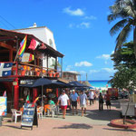 Schon sehr touristisch gegenüber Tulum! Hier an der Quinta Avenida