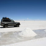 Der Salar de Uyuni liegt im Südwesten Boliviens auf einer Höhe von 3.653 m und gehört zu den Landschaften des Altiplano.