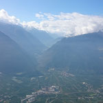 Wir fahren nach Latsch im Vinschgau, von dort mit der Seilbahn nach St. Martin am Kofel