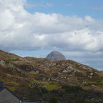 Von dort aus , sieht man auch den Suilven, der auch der Zuckerhut Schottlands genannt wird. Sein Gipfel ist oft von Wolken verhüllt, obwohl er nur 731 m hoch ist