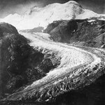 Zungenende des Gornergletschers (Bodengletscher) im Jahr 1853 kurz vor seinem Hochstand von den Hubelwäng oberhalb Zermatt aus fotografiert. (Fotografie von F. Martens. Alpine Club London, Archiv H. J. Zumbühl).
