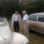 Présentation d'un cabriolet Peugeot 203 par M.Roussel, qui l'a restaurée lui-même