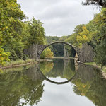 Die Rakotzbrücke (Teufelsbrücke) im Kromlauer Park in Gablenz