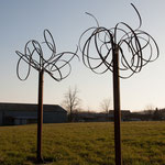 Sculpture en acier en forme d'arbre