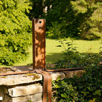 Sculpture en acier dans un parc