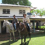 die Jackaroos verlassen die Station / Jackaroos leaving the homestead