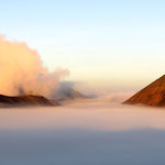 Vulkangipfel im Morgennebel - Volcanoes in the morning mist
