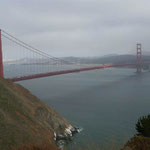 サンフランシスコのゴールデンブリッジです。霧が晴れてよく見えました。  ・夏霧の晴れ間金門橋しかと（和良）