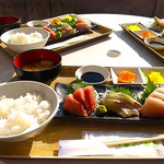 白浜海岸の道の駅のレストランで土佐の鮪をいただきました。　　　　　・初旅は土佐の鮪をいただきて(和良)