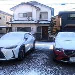 徳島に降った初雪は日が差すと少しづつ消えてしまいました。　　　　・日の差して初雪消えて仕舞けり(和良)