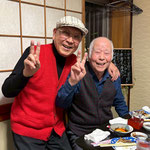 隣席にいた卒寿の方から金婚式おめでとうとの声がかかりました。　　　　・金婚の春を卒寿の祝ひくれ(和良)