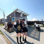 海沿いにお洒落なパン屋があり、ちょっと寄ってみました。　　　　・海沿いにお洒落なパン屋春日差す(和良)