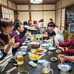 連休に帰ってきた子らも参加して家族で鮨屋に行きました。　　　　　　・連休に帰省した子と鮨屋へと(和良)