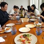 新年会のコース料理はどれも美味しく全員が平らげていました。　　　　　　・健啖の揃ひて嬉し新年会(和良)