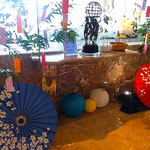 鳴門市のホテルにも七夕飾りがされて短冊が吊るされていました。　　 　　・七夕の笹に大きな夢託し(和良)