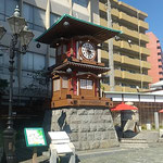 炎天下にも坊っちゃんのからくり時計は正確に動いていました。　　　　　・炎天にめげず時計は正確に(和良)