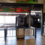愛媛県の宇和島駅には予讃線と予土線が乗り入れております。　　　　・松山へ土佐へ行こうか乗初めは(和良)