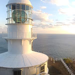 室戸岬の燈台は綺麗に磨かれて正月の光りに輝いていました。　　　　　　・正月の燈台真白に輝きて(和良)