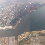 徳島空港から羽田空港への飛行機は京浜工業地帯の上を行きました。　　　・京浜の街を眼下に冬の旅(和良)