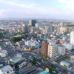 浜松市のホテルの18階から青春時代を過ごした街がよく見えました。　　・青春を過ごせし友と鰻食ふ(和良)