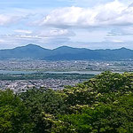 眉山山頂から見た四国三郎・吉野川はゆったりと流れていました。　　　・五月晴れ四国三郎ゆつたりと(和良)