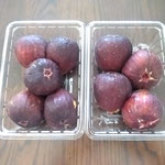 藍住町のショッピングモールに美味しそうな無花果が並んでいました。　・見れば買ふ旬の短き無花果を(和良)