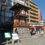 道後温泉の坊っちゃんのからくり時計は観光客に人気があります。　　・浴衣着てからくり時計見る客も(和良)