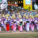 徳島市内の桟敷では8月12日から15日まで阿波踊に沸きました。　　　　　・豪華かな総踊りなる阿波踊(和良)
