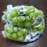 酷暑の日々を耐えてきた岡山名産の葡萄はよく実っていました。　　　・酷暑にも耐へし葡萄のよく実り(和良)