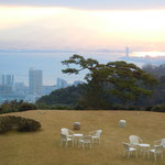 琵琶湖を見下ろす比叡山荘の朝です。初雪はすぐに消えました。　　　　　　　　　　　　　　　　　　　　　　　　　　　・朝の間に初雪消へてしまひけり（和良）