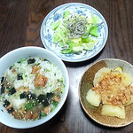 お正月の四日はあっさりした鰻茶漬けと数の子にしました。　　　　　　・数の子と鰻茶漬けの四日かな(和良)