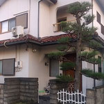 松手入が終ると私の家の玄関がすっきりとしてきました。　　　　　　　・松手入終り玄関すっきりと(和良)